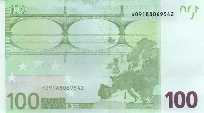 100 EUR